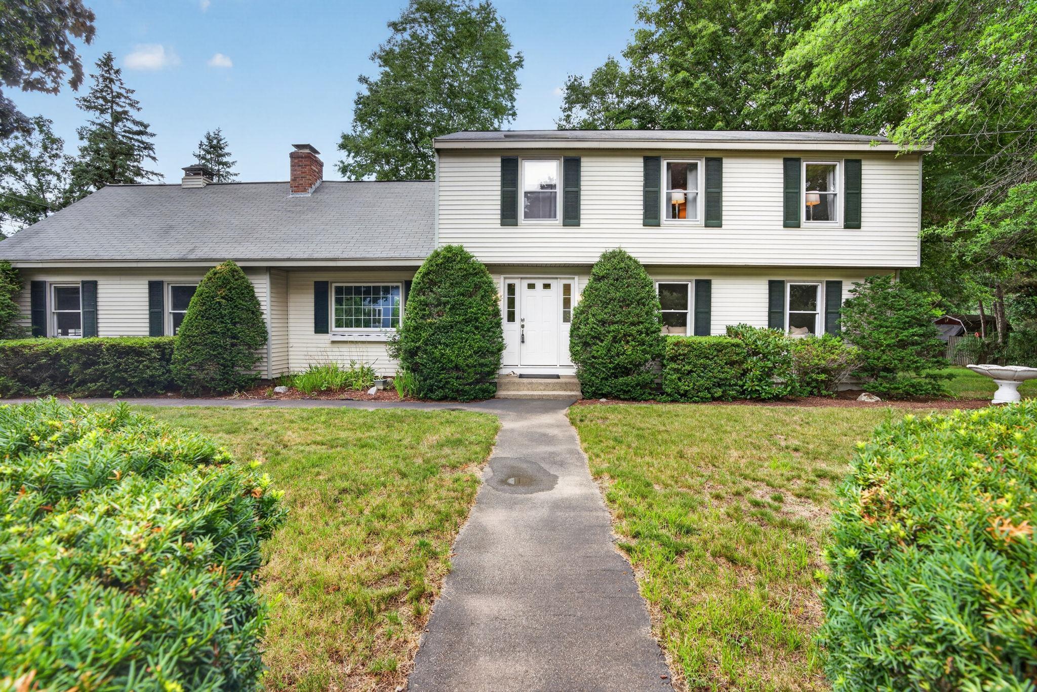 2 Queensway Circle