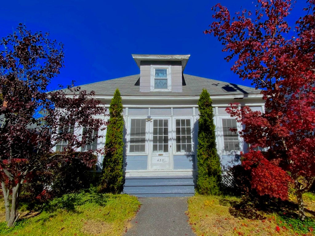 Photo of 435 Varney Street, Manchester, NH 03102 (MLS # 5115752)