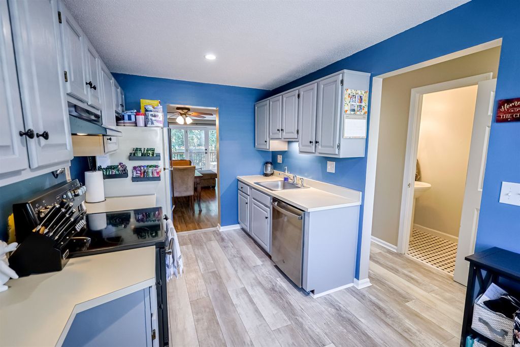 Photo of 204 Bartemus Trail #47, Nashua, NH 03063 (MLS # 5095422)