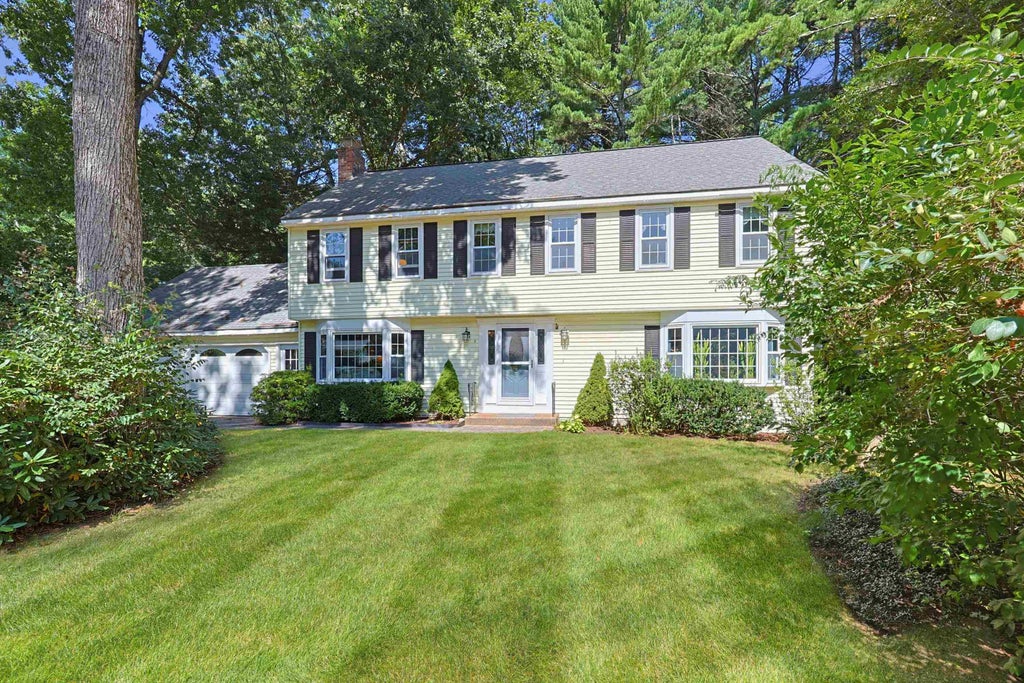 Photo of 8 Birdie Lane, Hudson, NH 03051 (MLS # 5111660)