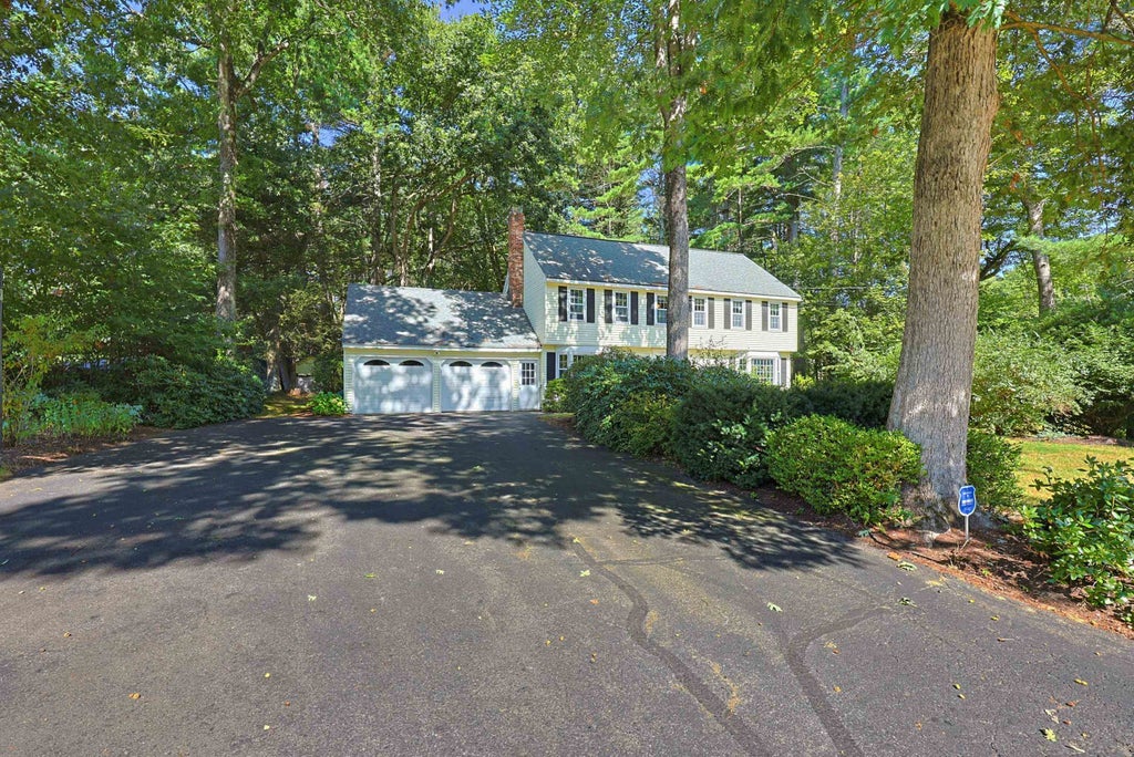 Photo of 8 Birdie Lane, Hudson, NH 03051 (MLS # 5111660)