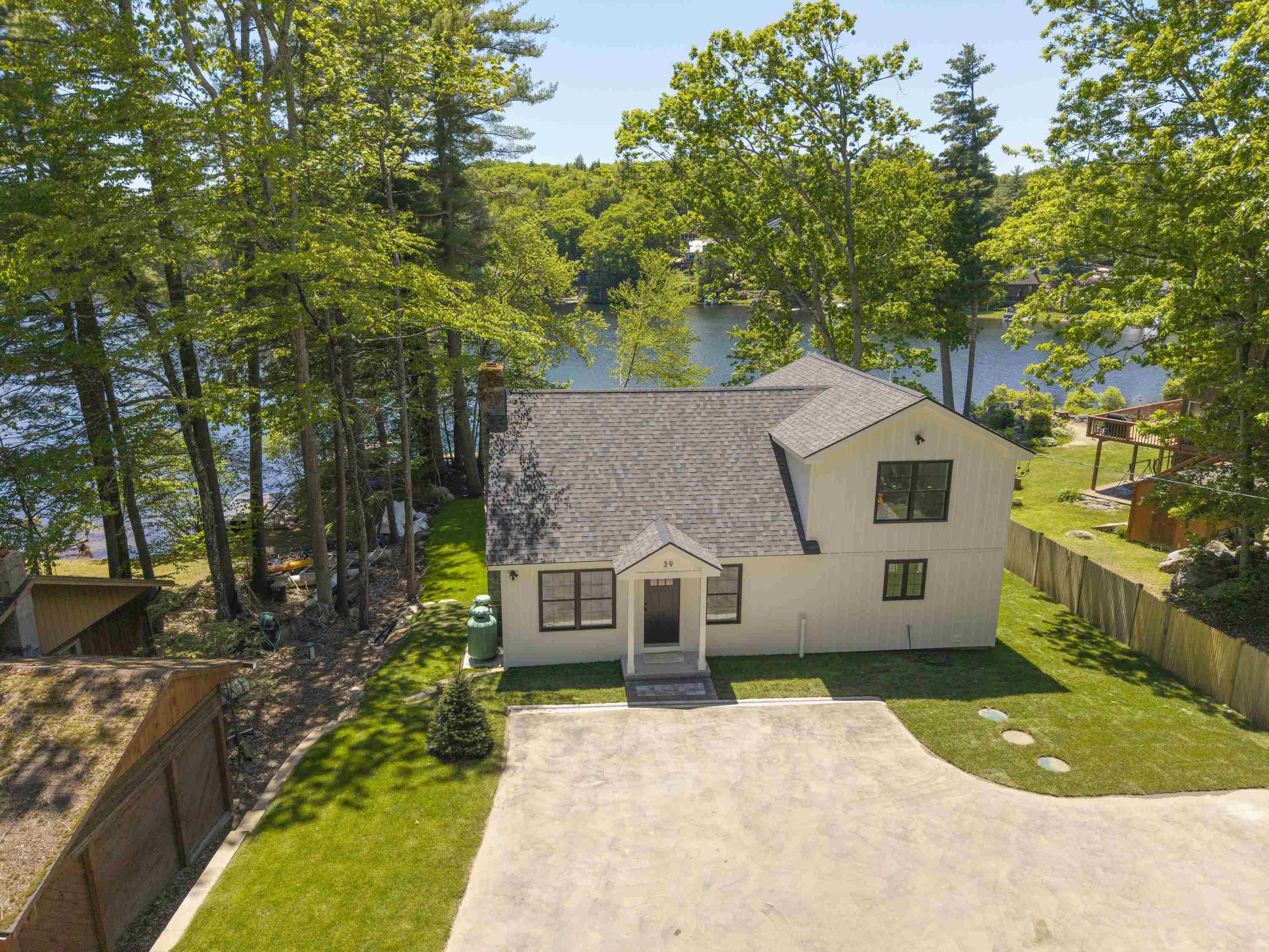 39 Lakeview Drive