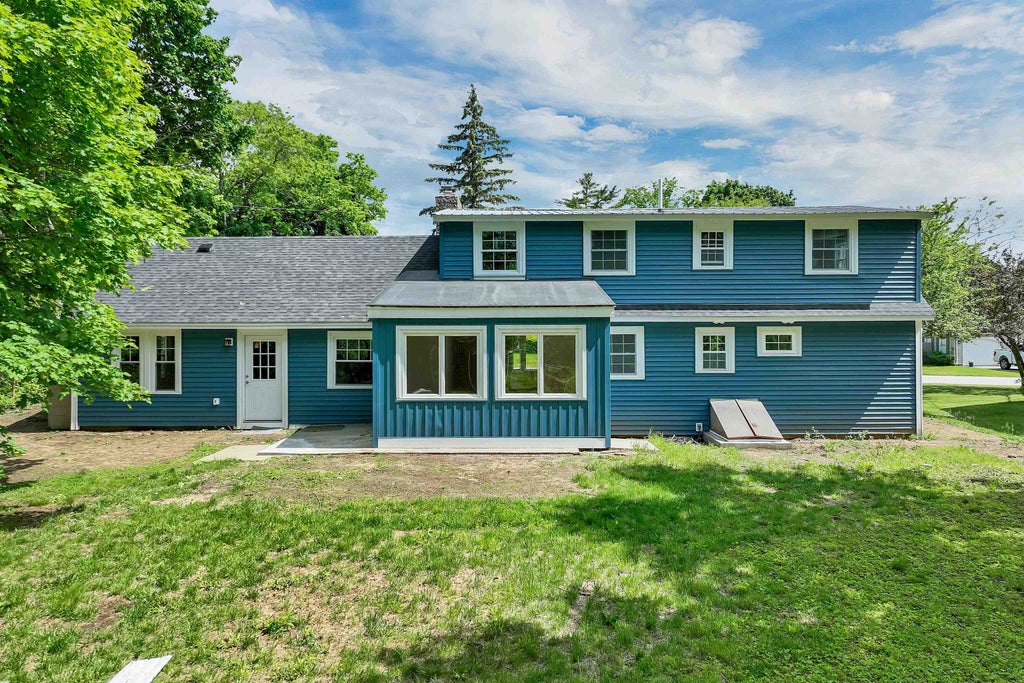 Photo of 21 Lois Street, Rochester, NH 03867 (MLS # 5092336)