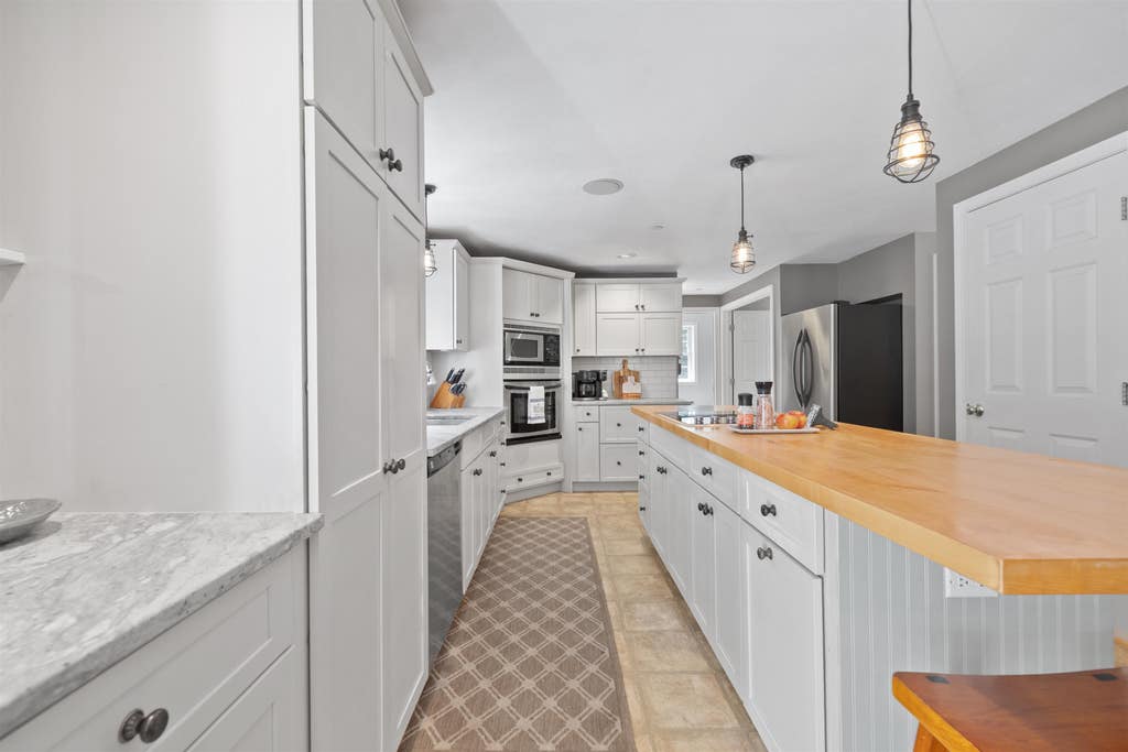 Photo of 15 Hills Road, Hooksett, NH 03106 (MLS # 5104559)