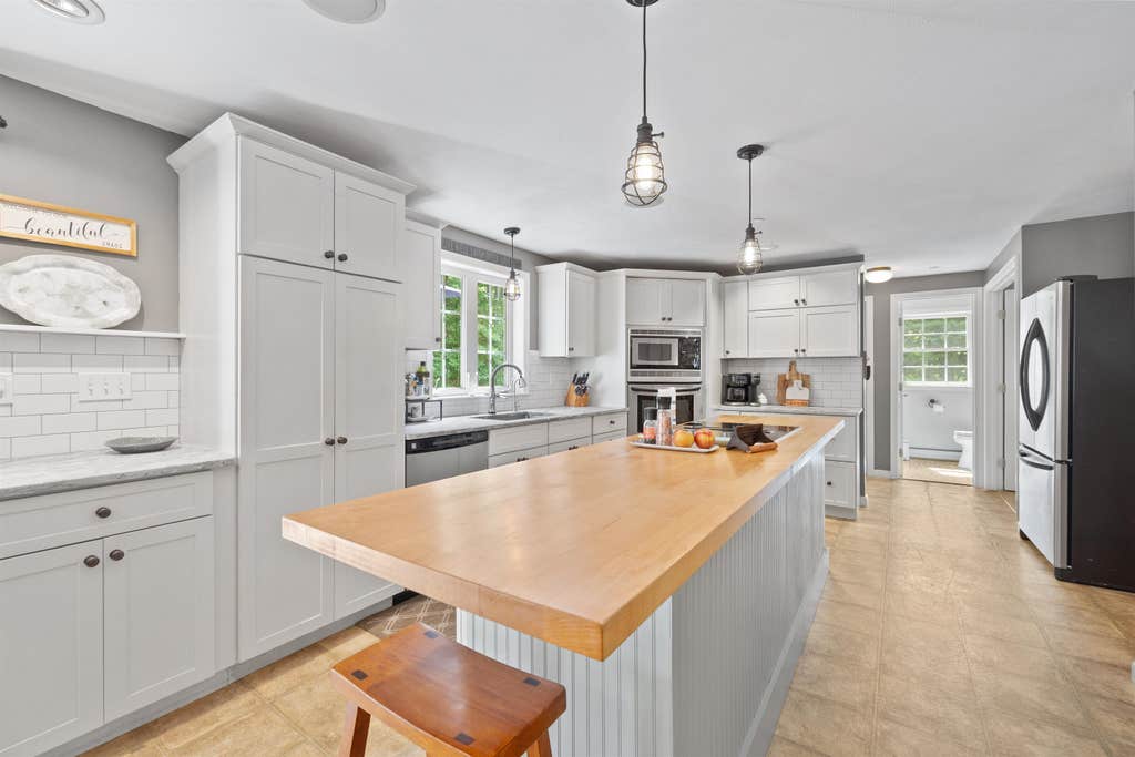 Photo of 15 Hills Road, Hooksett, NH 03106 (MLS # 5104559)