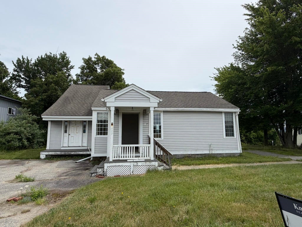 Photo of 127 Daniel Webster Highway, Merrimack, NH 03054 (MLS # 5080220)