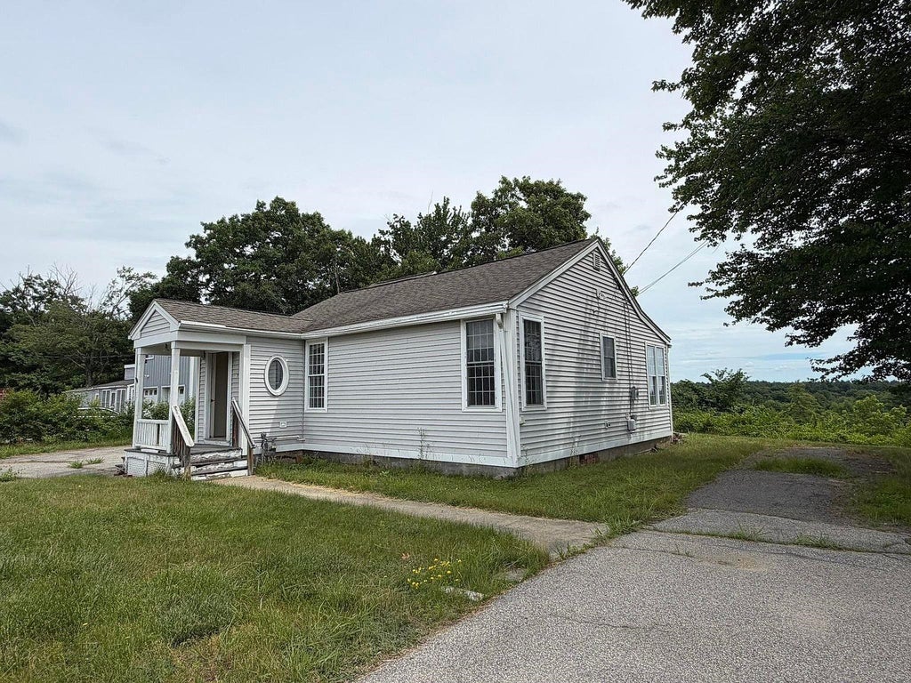 Photo of 127 Daniel Webster Highway, Merrimack, NH 03054 (MLS # 5080220)