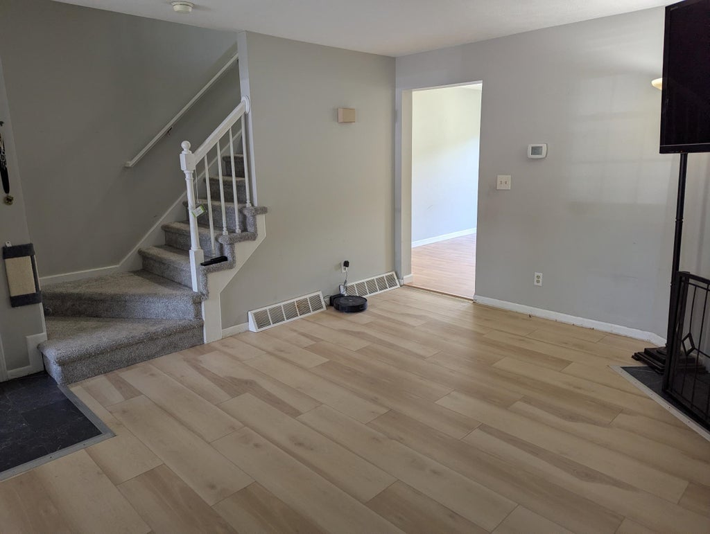 Photo of 160 Winterwood Drive, Londonderry, NH 03053 (MLS # 5110997)