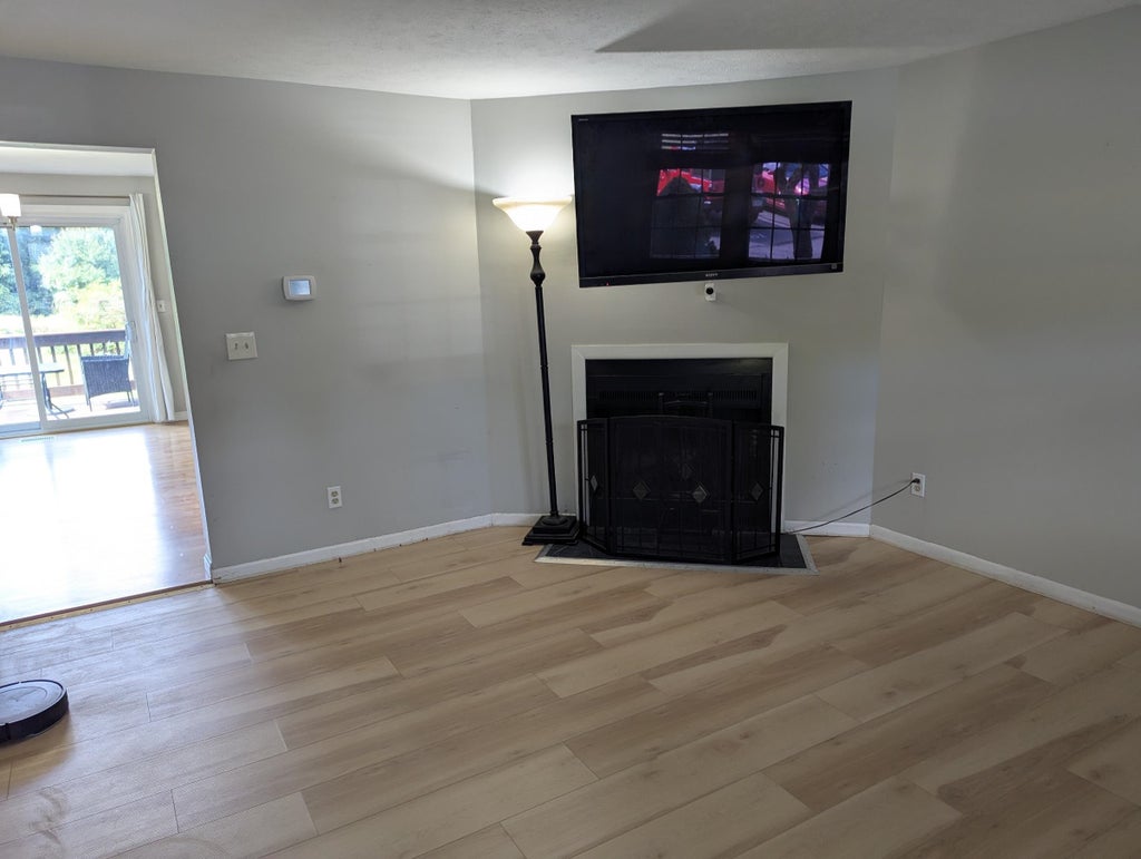 Photo of 160 Winterwood Drive, Londonderry, NH 03053 (MLS # 5110997)