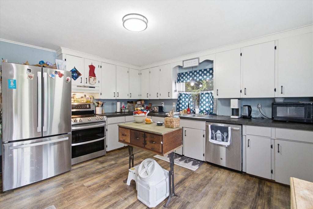 Photo of 88 Dunbar Street, Manchester, NH 03103 (MLS # 5113988)