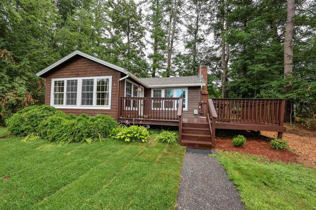 Photo of 7 Holiday Shore Drive, Dunbarton, NH 03046 (MLS # 5103455)