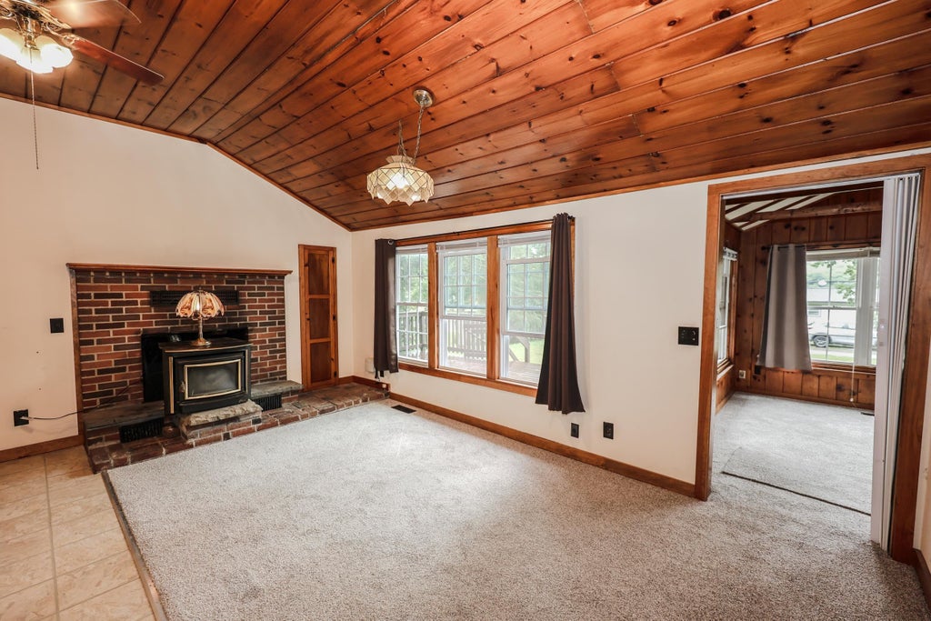 Photo of 7 Holiday Shore Drive, Dunbarton, NH 03046 (MLS # 5103455)