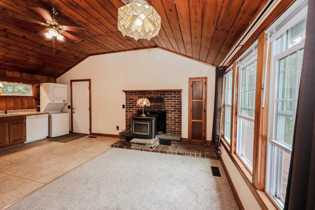 Photo of 7 Holiday Shore Drive, Dunbarton, NH 03046 (MLS # 5103455)