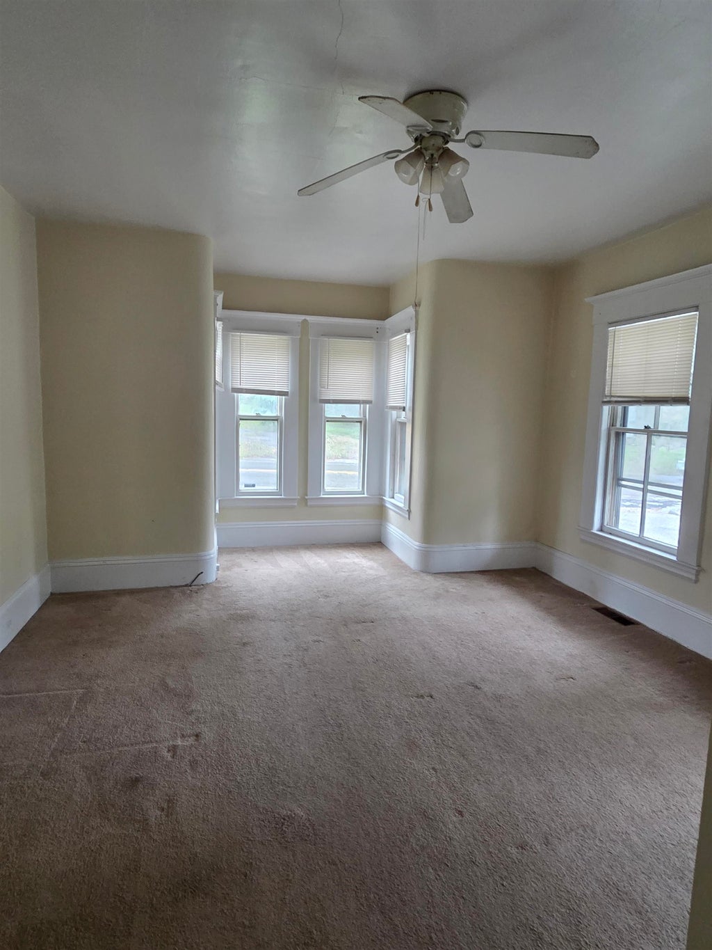 Photo of 106 West Main Street #1, Hillsborough, NH 03244 (MLS # 5109112)