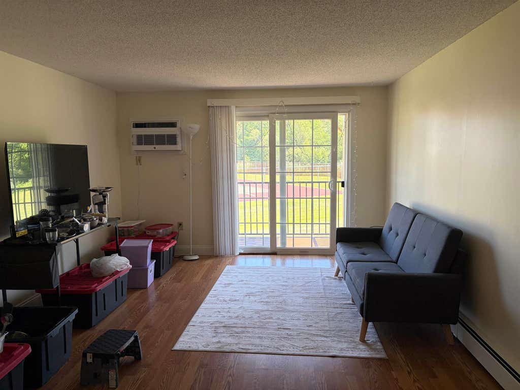 Photo of 807 White Cedar Boulevard, Portsmouth, NH 03801 (MLS # 5102169)