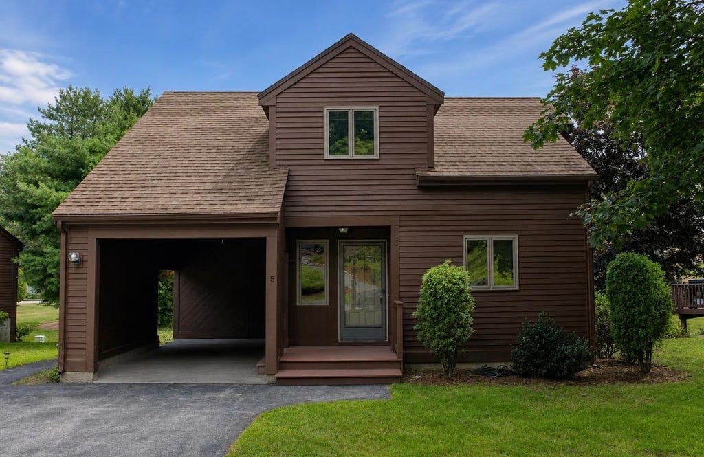 Photo of 5 Cornwall Lane, Nashua, NH 03063 (MLS # 5104227)