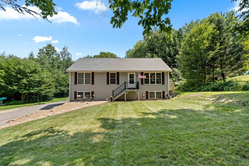 Photo of 7 Dalton Drive, Barnstead, NH 03218 (MLS # 5105444)