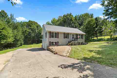 Photo of 7 Dalton Drive, Barnstead, NH 03225 (MLS # 5105444)