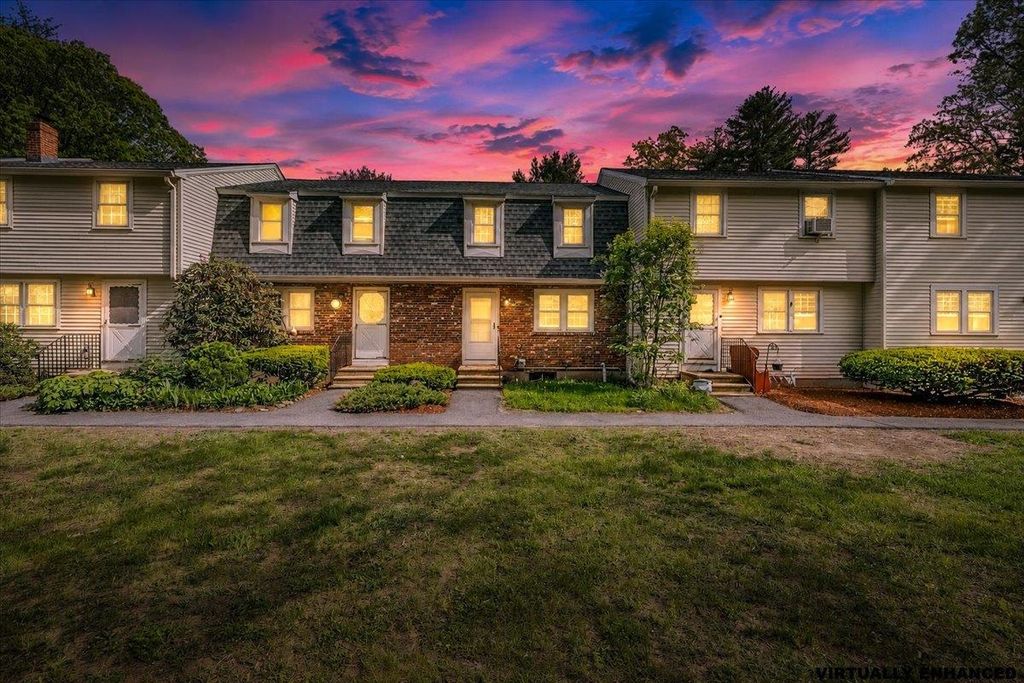 Photo of 20 Olde Country Village #Unit 20, Londonderry, NH 03053 (MLS # 5090545)