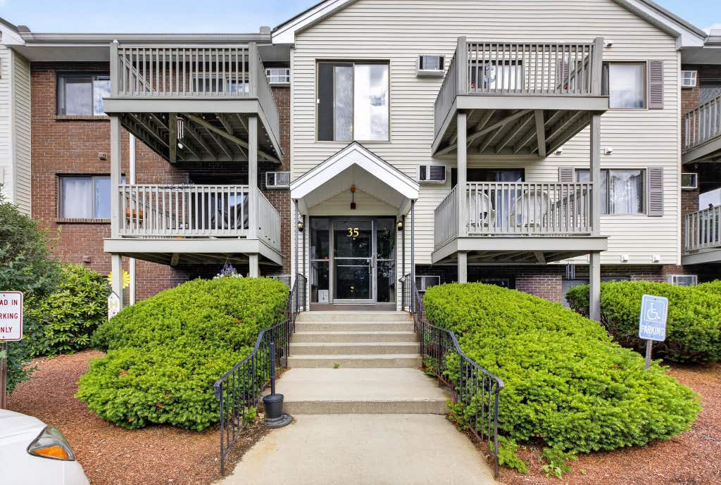 Photo of 35 Andrew Street #30, Manchester, NH 03104 (MLS # 5095242)