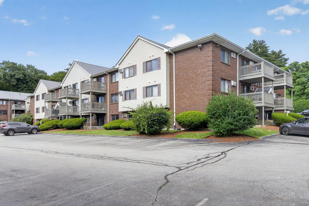 Photo of 35 Andrew Street #30, Manchester, NH 03104 (MLS # 5095242)