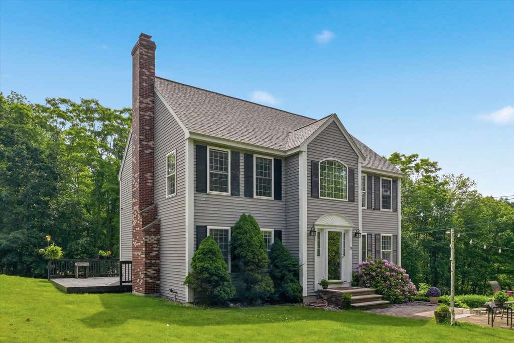 Photo of 23 Peaslee Crossing Road, Newton, NH 03858 (MLS # 5096432)