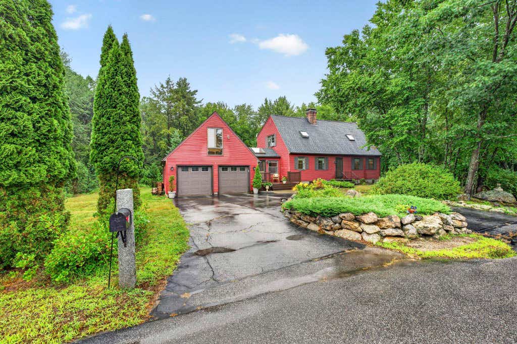 Photo of 13 Morningside Drive, Hooksett, NH 03106 (MLS # 5102091)
