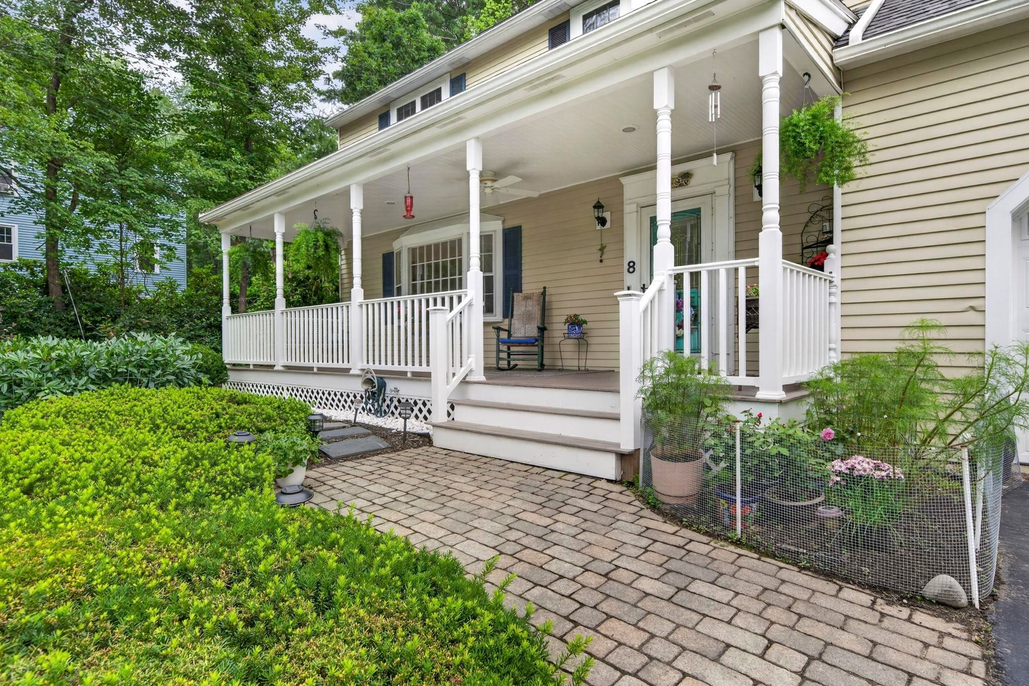 8 King Henry Drive