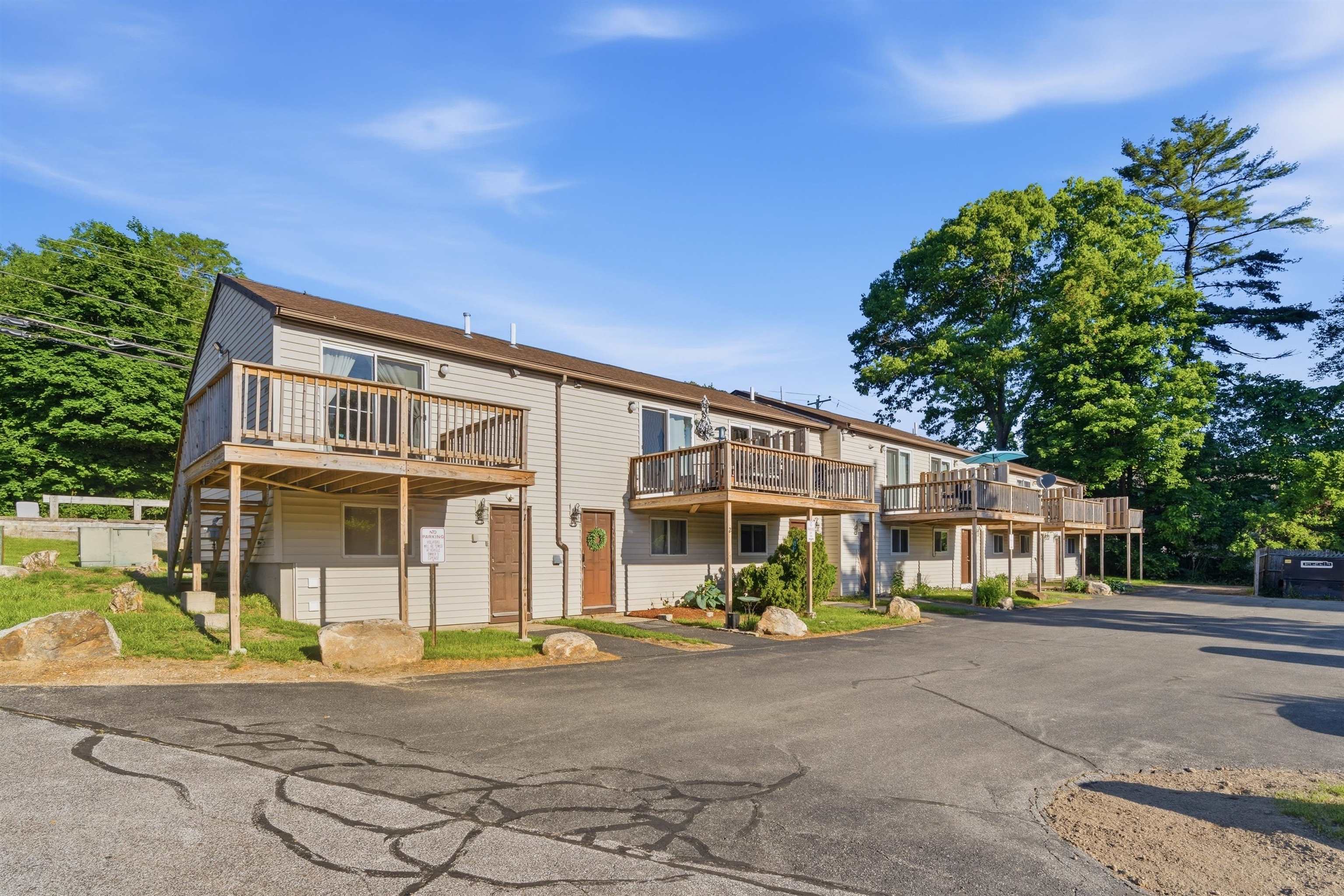 897 Mammoth Road 8