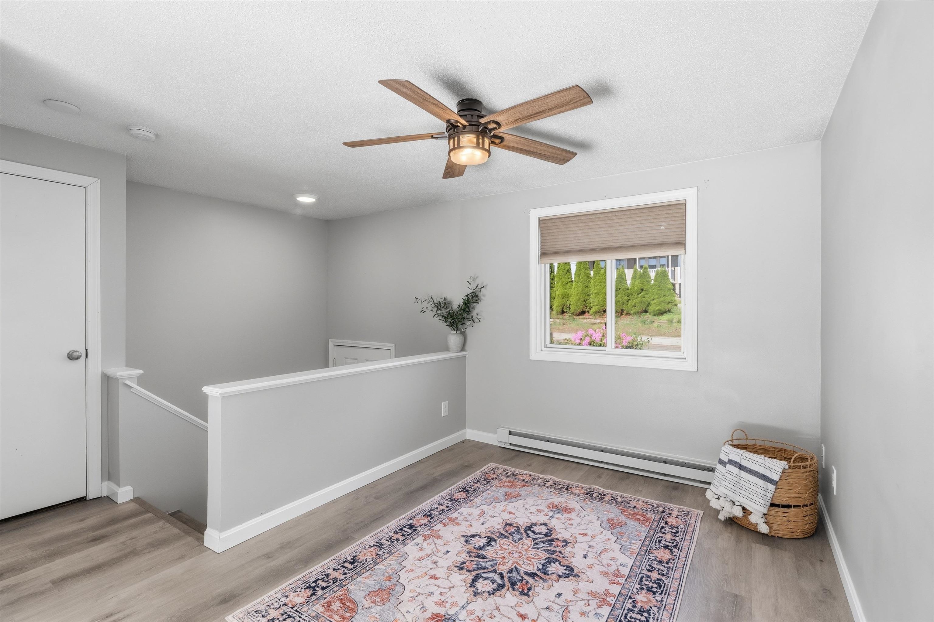 897 Mammoth Road 8