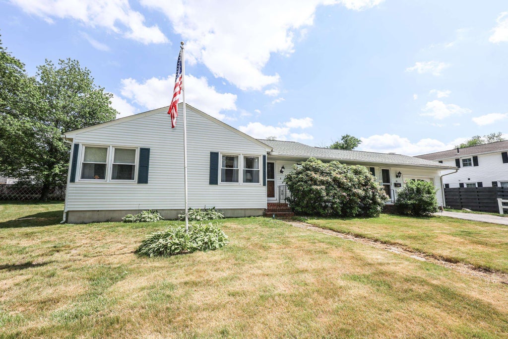 Photo of 68 Robinson Road, Nashua, NH 03060 (MLS # 5094578)