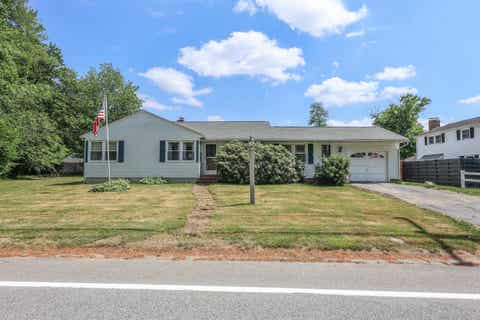 Photo of 68 Robinson Road, Nashua, NH 03060 (MLS # 5094578)
