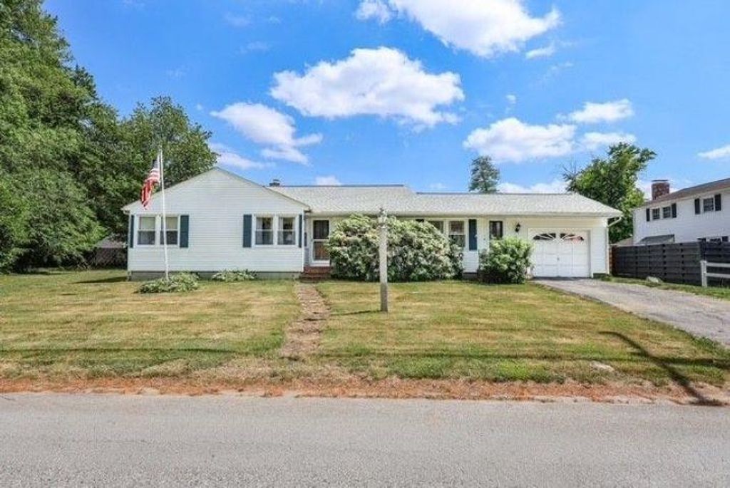 Photo of 68 Robinson Road, Nashua, NH 03060 (MLS # 5094578)