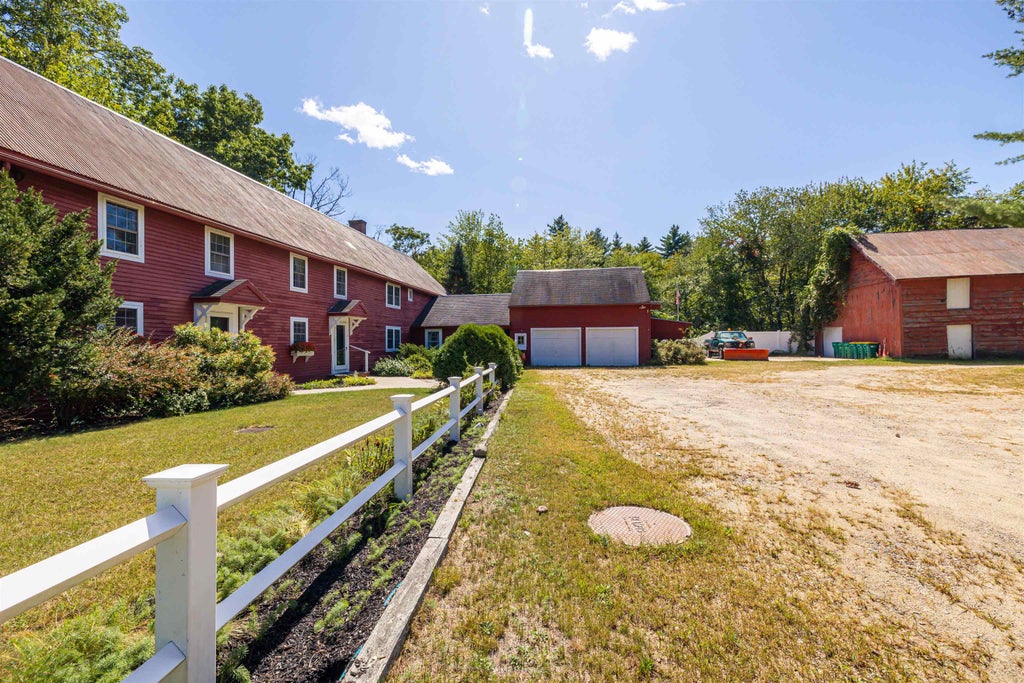 Photo of 337 Main Street, Fremont, NH 03044 (MLS # 5110217)