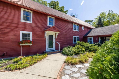 Photo of 337 Main Street, Fremont, NH 03044 (MLS # 5110217)