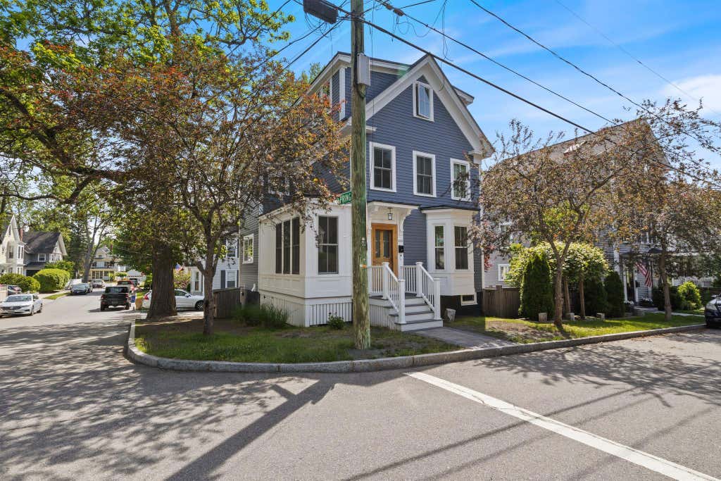Photo of 205 Broad Street, Portsmouth, NH 03801 (MLS # 5093133)