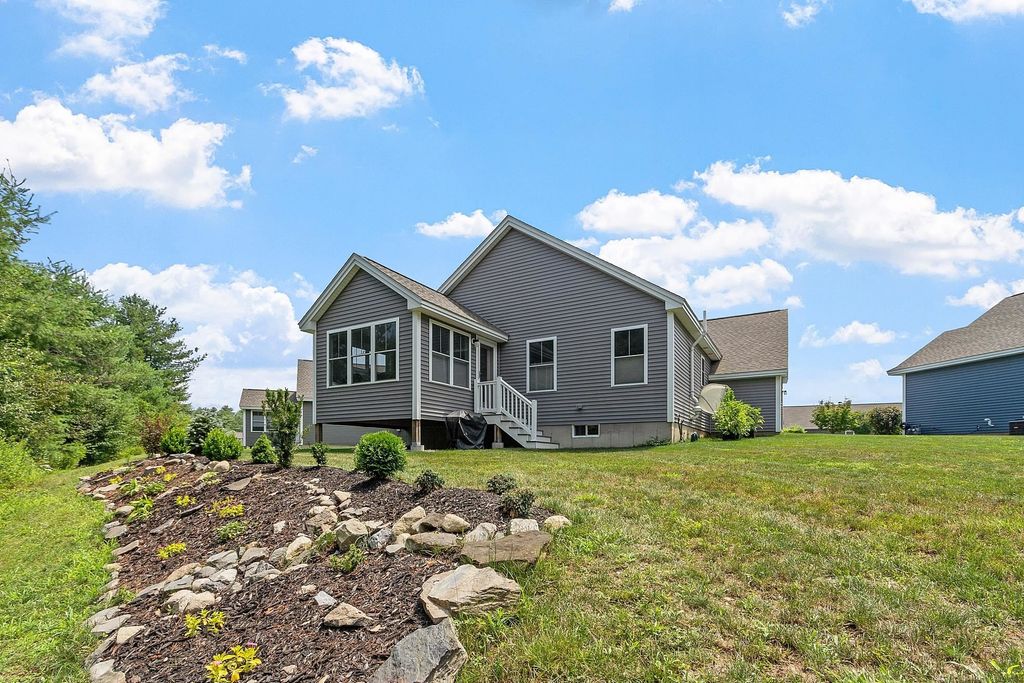 Photo of 7 Paddock Circle #12, Nashua, NH 03062 (MLS # 5093177)