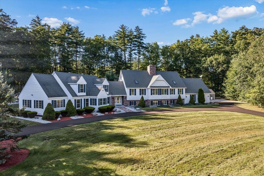 Photo of 32 Thornton Ferry Road II, Amherst, NH 03031 (MLS # 5110150)