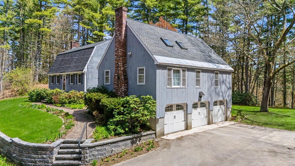 Photo of 10 Fox Den Road, Hollis, NH 03049 (MLS # 5087531)