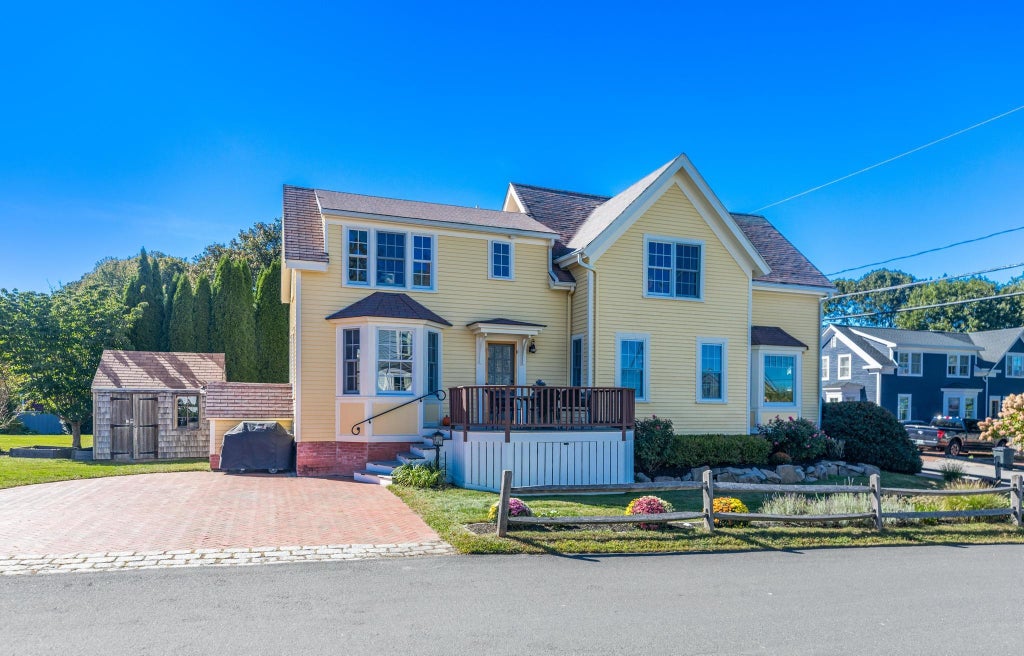 Photo of 122 New Castle Avenue, Portsmouth, NH 03801 (MLS # 5110299)