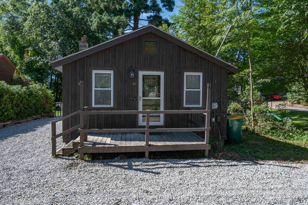 Photo of 16 3Rd Street, Kingston, NH 03848 (MLS # 5107185)