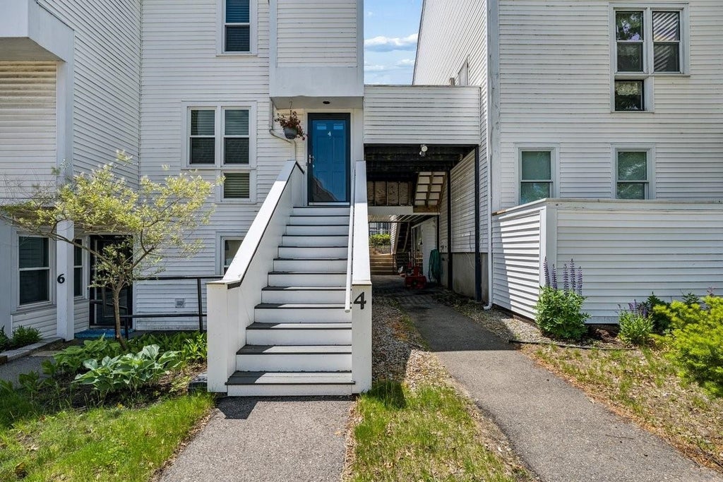 Photo of 4 Montgomery Street, Concord, NH 03301 (MLS # 5108653)