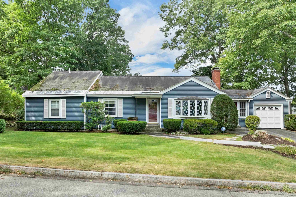 Photo of 284 Hawthorne Street, Manchester, NH 03104 (MLS # 5106900)