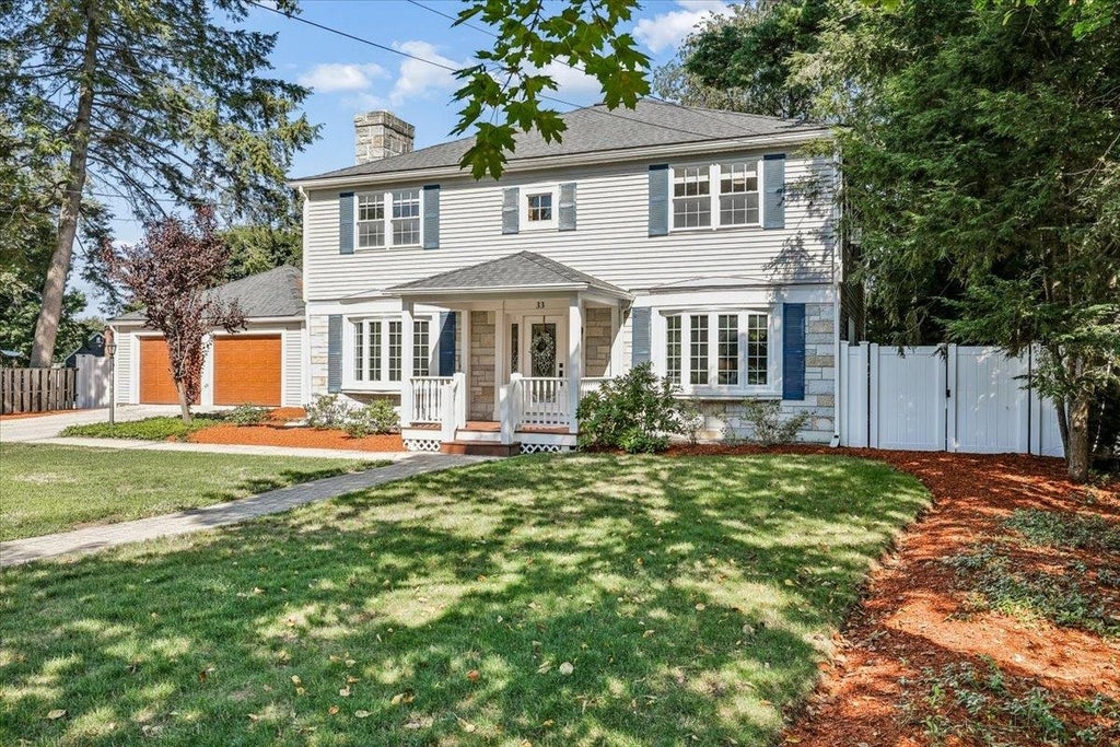Photo of 33 Raymond Street, Nashua, NH 03064 (MLS # 5103631)