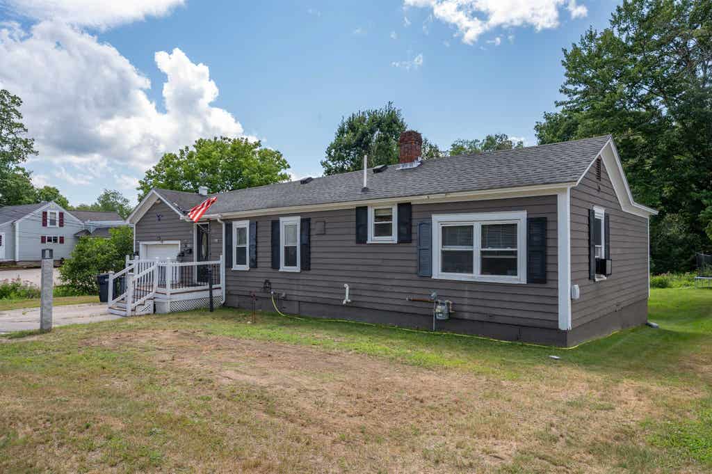 Photo of 101 Park Street, Northfield, NH 03276 (MLS # 5101480)