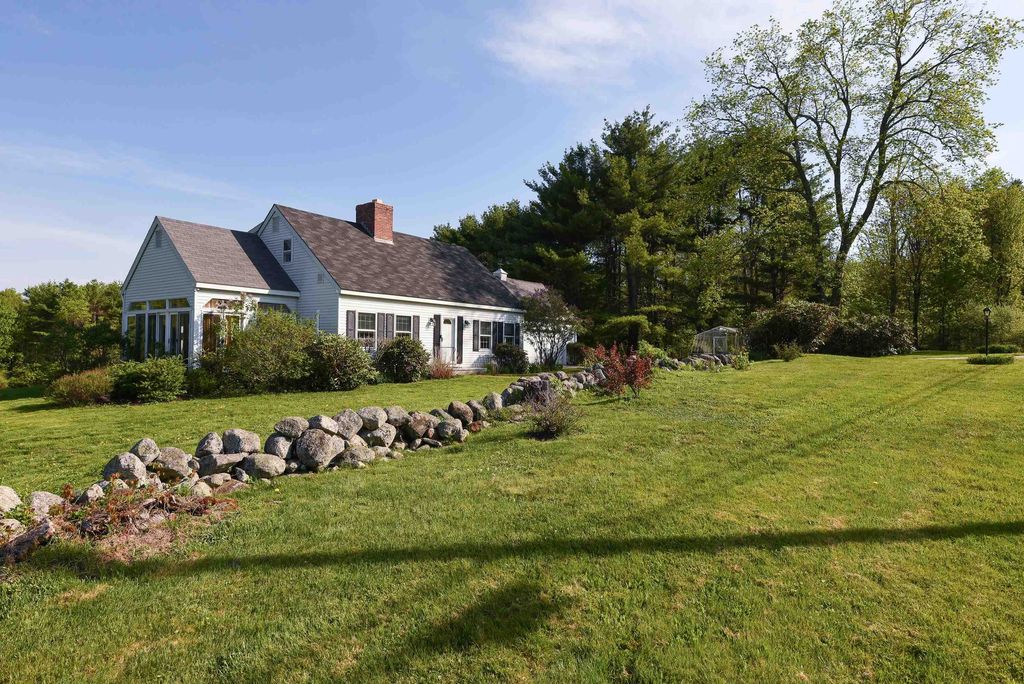 Photo of 5 Carol Lane, Meredith, NH 03253 (MLS # 5090763)