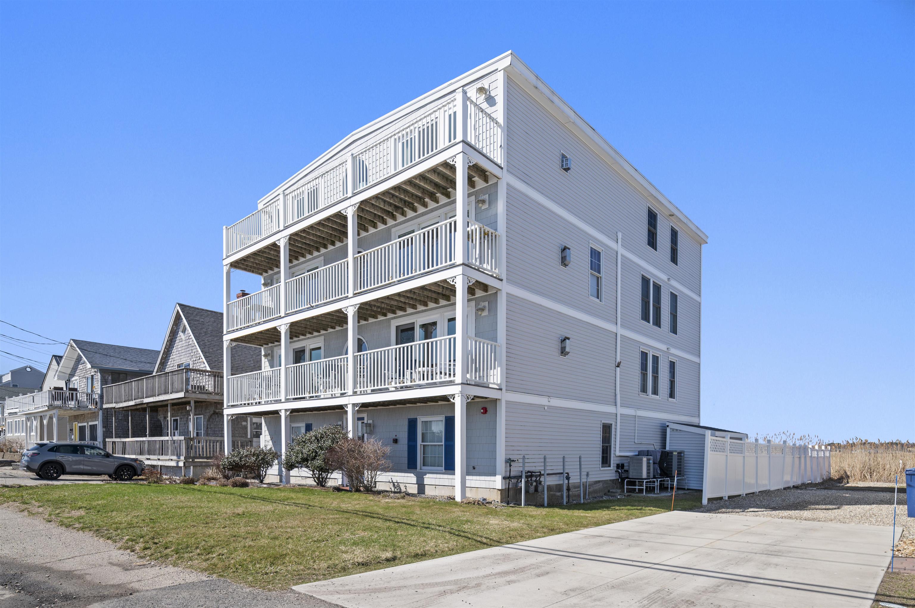 605 Ocean Boulevard 1