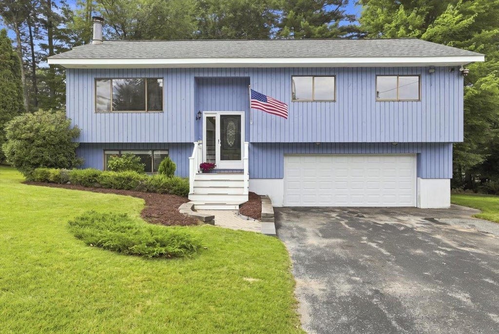 Photo of 19 Cimmarron Drive, Nashua, NH 03062 (MLS # 5103688)