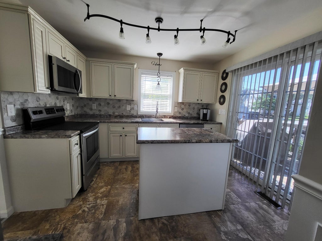 Photo of 142 Comeau Street, Manchester, NH 03102 (MLS # 5111480)