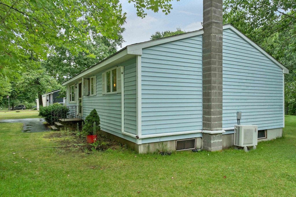 Photo of 31 Riverlawn Avenue, Rochester, NH 03868 (MLS # 5103328)